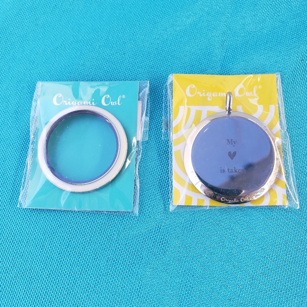 Origami owl Large emerald locket